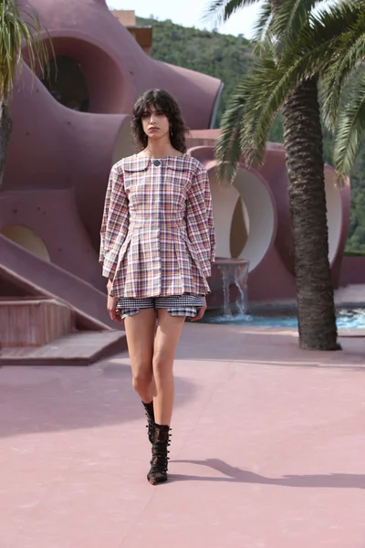 Look 3